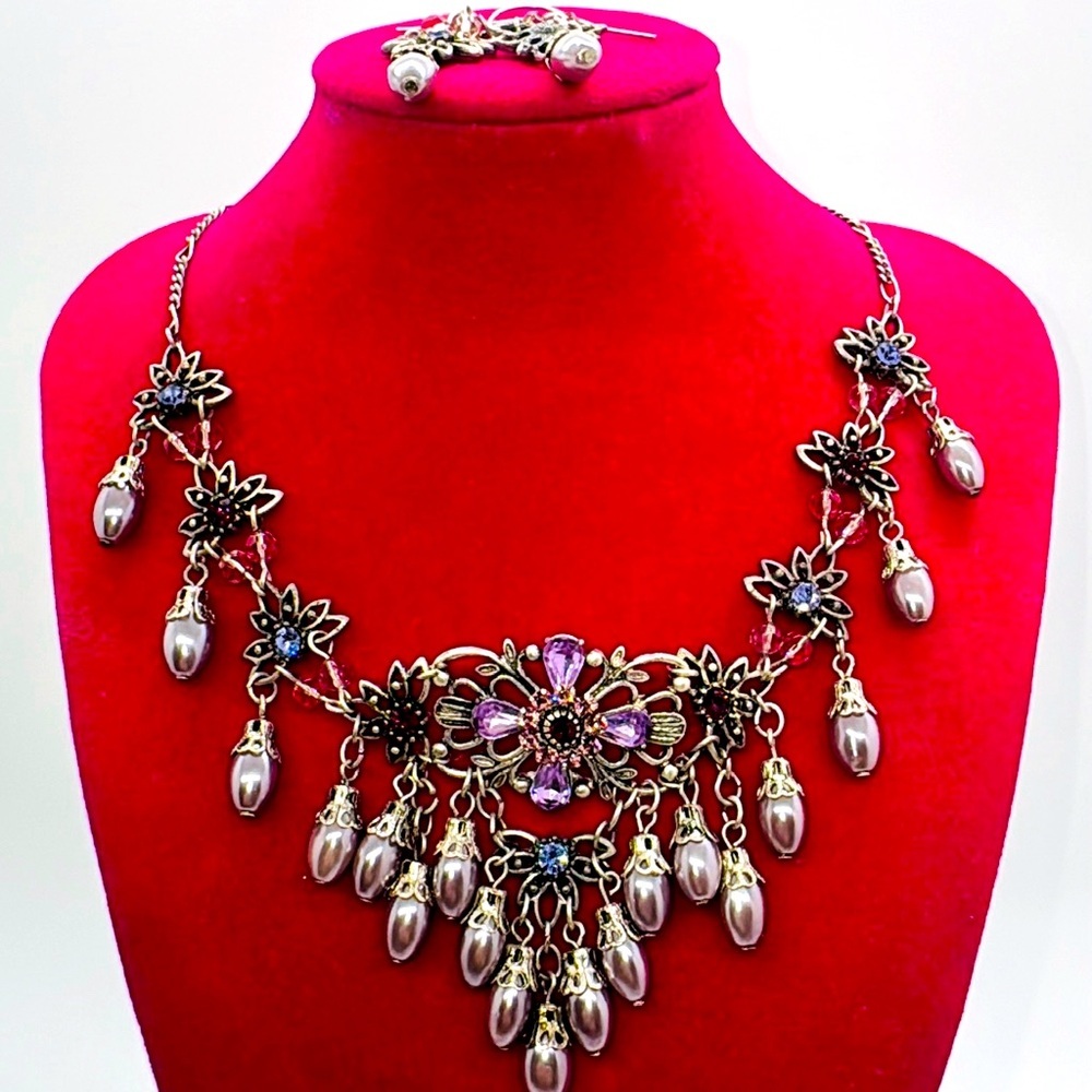 Vintage Edwardian style necklace and earring set.​